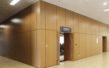 Advantages of metal-coated wall panels versus solid wood wall panels