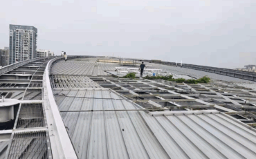 The necessity of using waterproof shingles on the roof of steel structure buildings