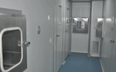 Why can salt-plated boards retain heat?