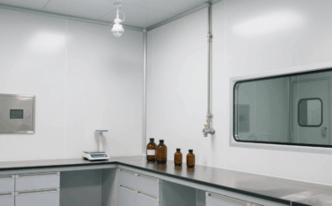 Why do air purification panels used in cleanrooms need to be easy to clean?
