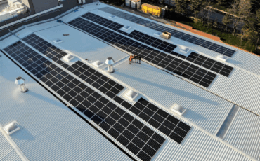 Why are waterproof shingles used in steel structure roof construction? How are the advantages of fused shingles demonstrated?