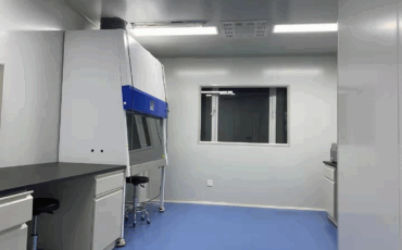 Why do cleanrooms need to use cleanroom panels to decorate their walls?